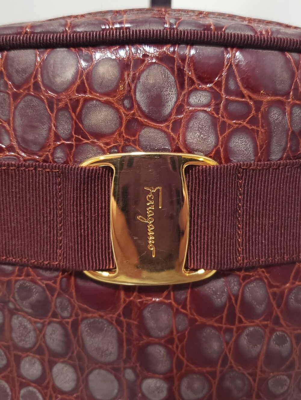 Salvatore Ferragamo Vara Croc Embossed Leather Crossbody Bag - Picture 4 of 11